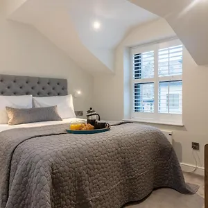 Cheltenham Two Apartment